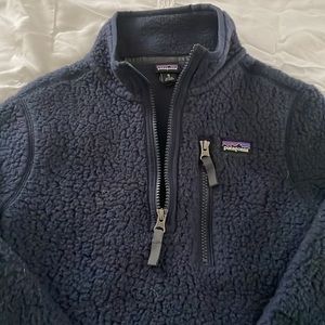 Boys navy pull over Patagonia fleece like new! Size M